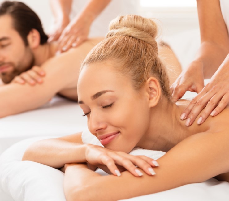 Couples Massage, Relaxed Spouses Enjoying Procedure Lying At Spa