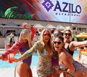 AZILO Ultra Pool picture with a group of 5 girls having fun by the pool