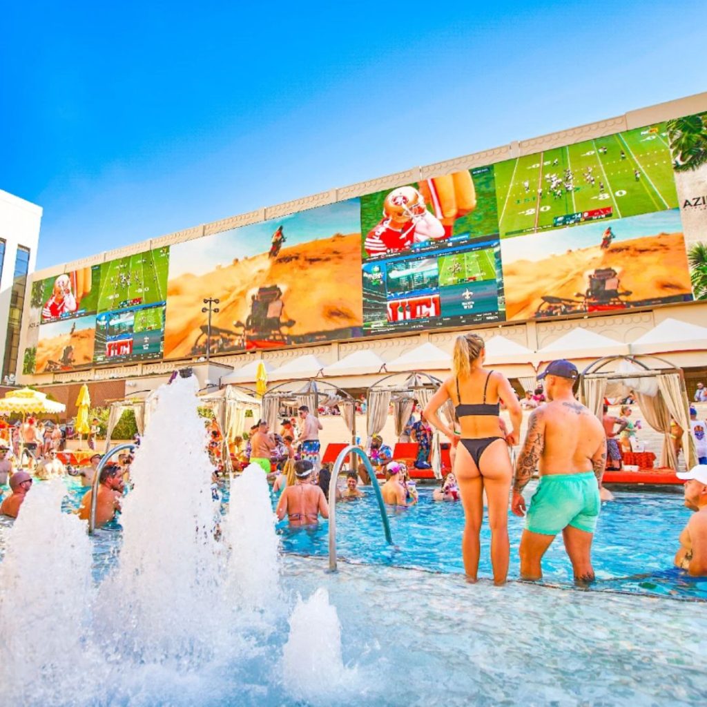 picture of AZILO Ultra pool with people in the pool having fun